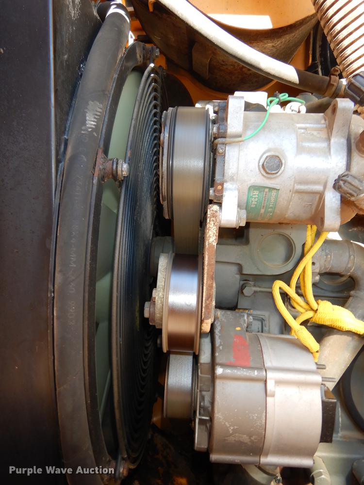 image for item DC0338 2000 John Deere 655C track loader