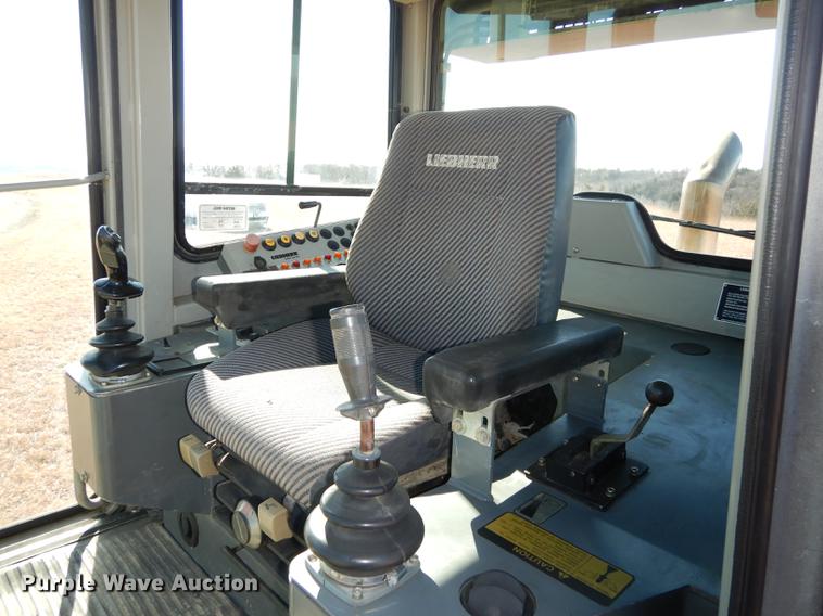 image for item DC0338 2000 John Deere 655C track loader