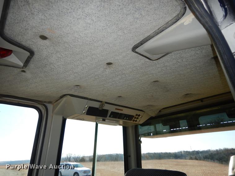 image for item DC0338 2000 John Deere 655C track loader