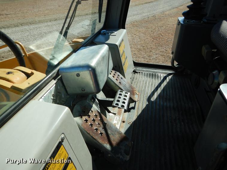 image for item DC0338 2000 John Deere 655C track loader