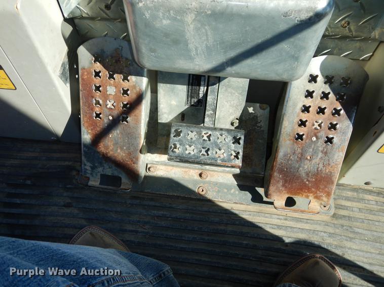 image for item DC0338 2000 John Deere 655C track loader