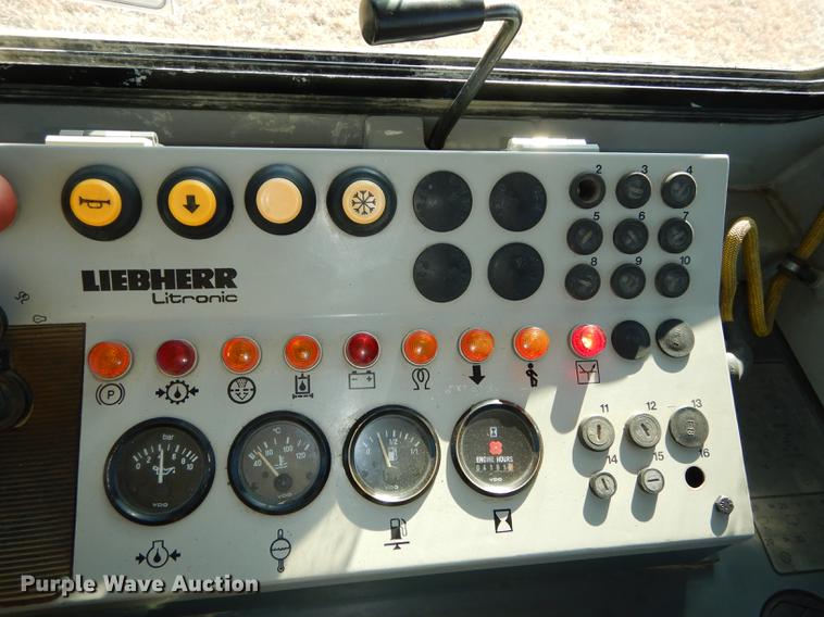 image for item DC0338 2000 John Deere 655C track loader