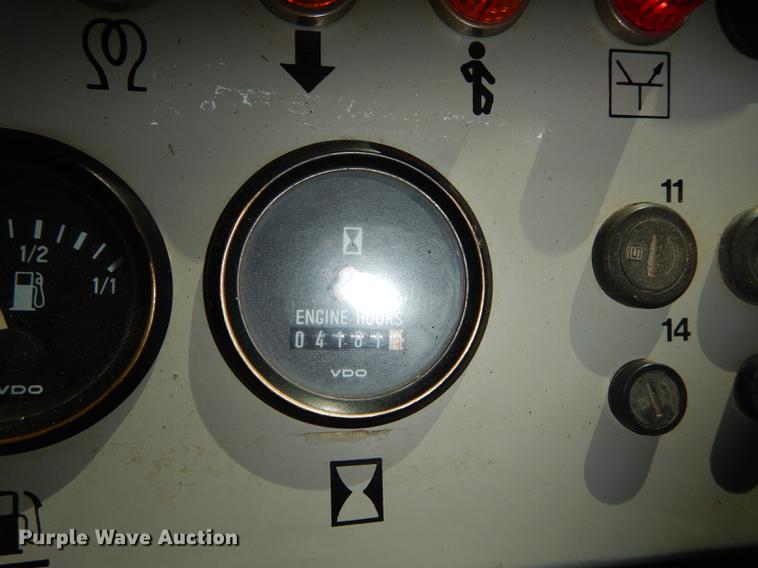 image for item DC0338 2000 John Deere 655C track loader