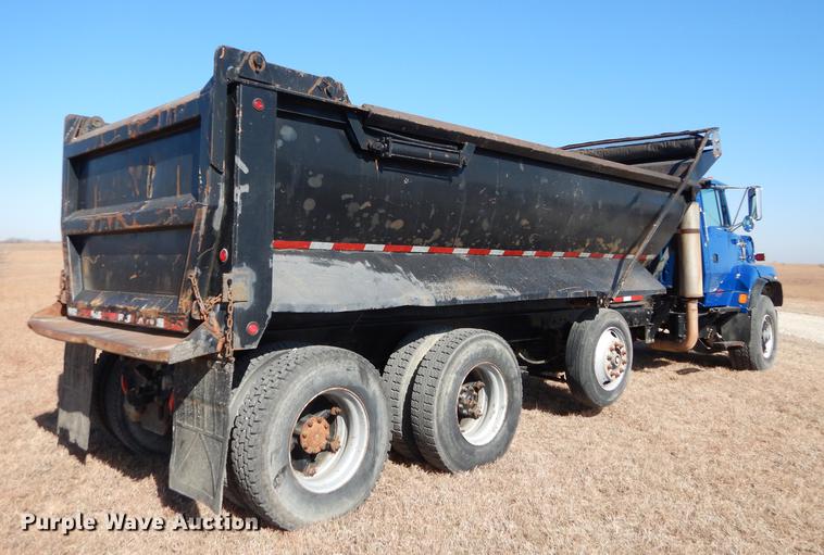 image for item DC0340 1994 Ford LTS9000 dump truck