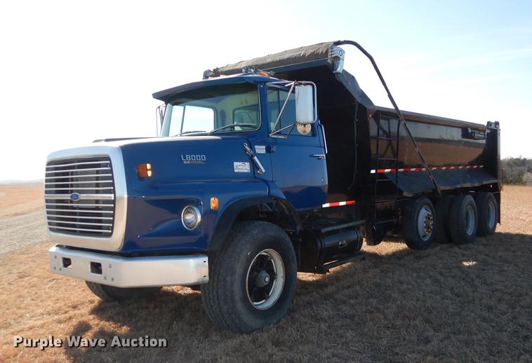 image for item DC0340 1994 Ford LTS9000 dump truck