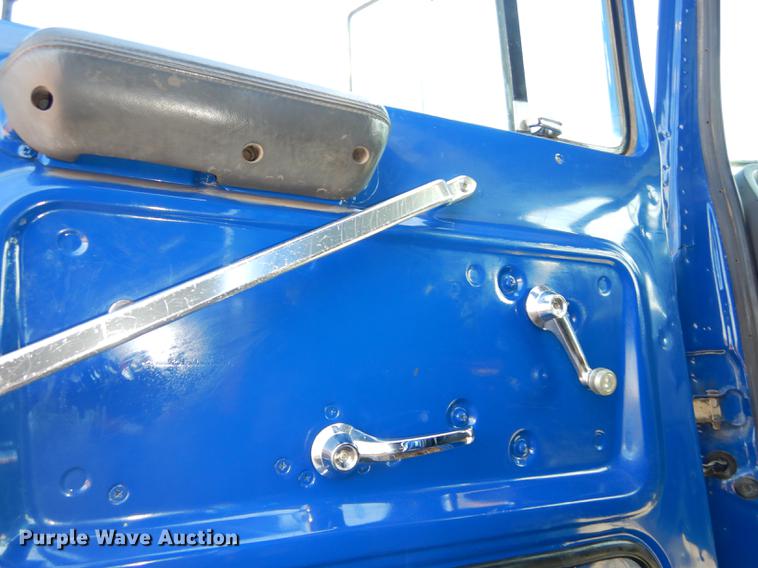 image for item DC0340 1994 Ford LTS9000 dump truck