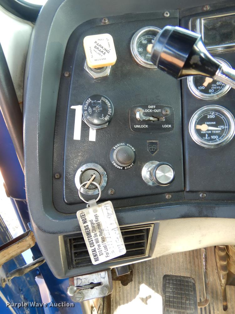 image for item DC0340 1994 Ford LTS9000 dump truck