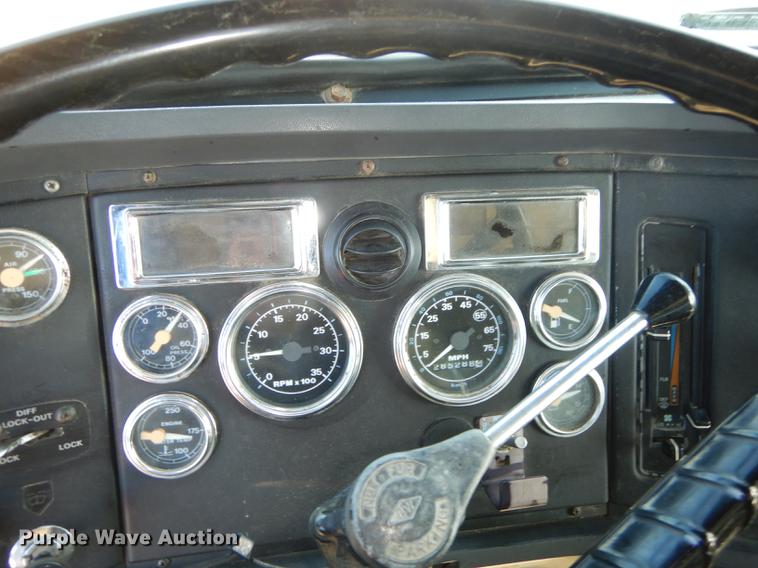 image for item DC0340 1994 Ford LTS9000 dump truck