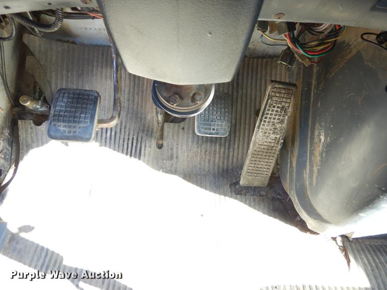 image for item DC0340 1994 Ford LTS9000 dump truck