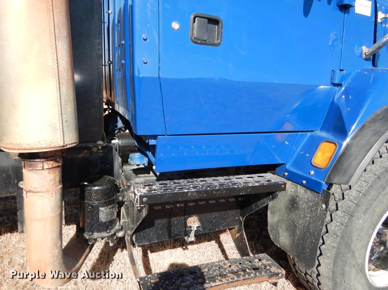 image for item DC0340 1994 Ford LTS9000 dump truck