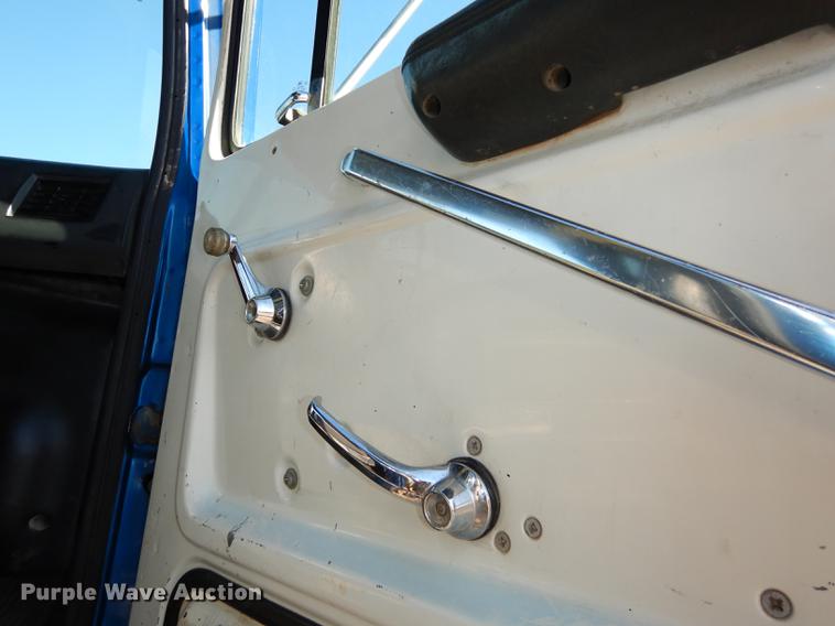 image for item DC0340 1994 Ford LTS9000 dump truck