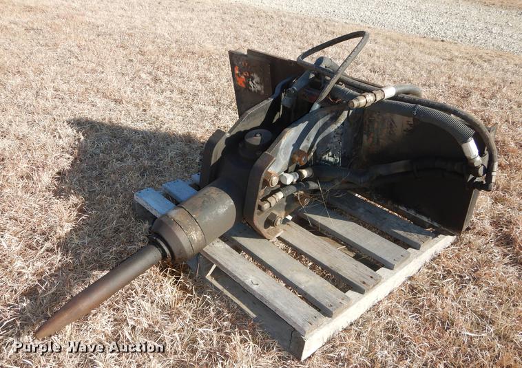 V 360 skid steer hammer in Manhattan, KS Item DC0344 sold Purple Wave