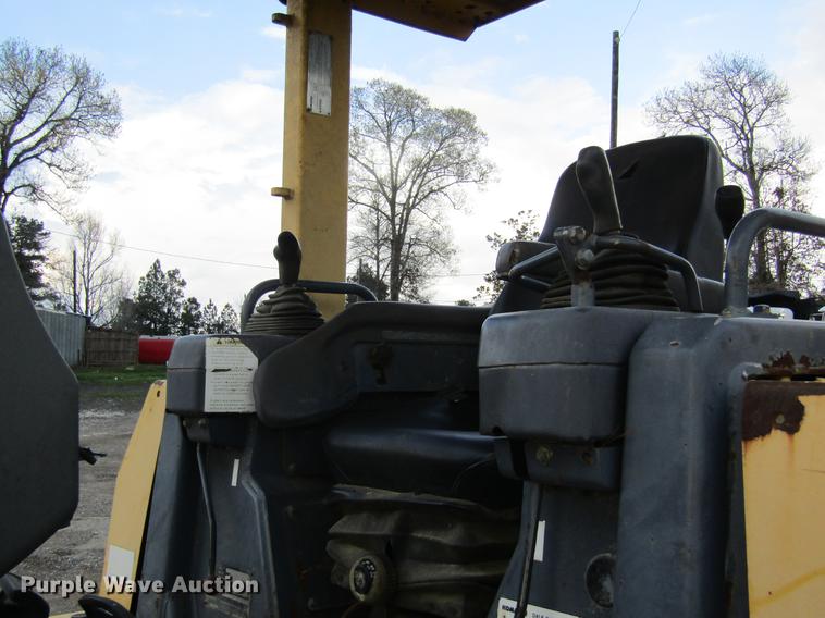 image for item DC7944 2006 Komatsu D41P-6 dozer