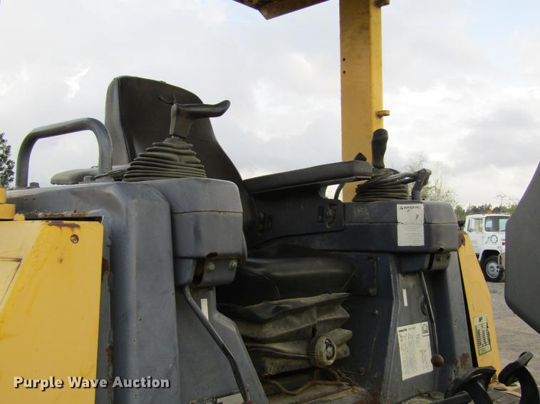 image for item DC7944 2006 Komatsu D41P-6 dozer