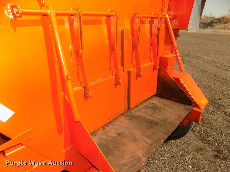 image for item DD2853 2000 Stepp SPH275 asphalt trailer