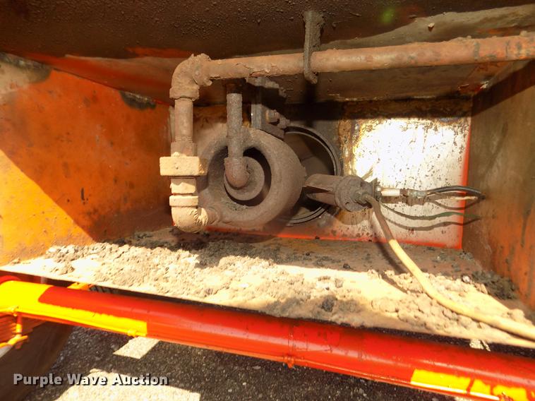 image for item DD2853 2000 Stepp SPH275 asphalt trailer