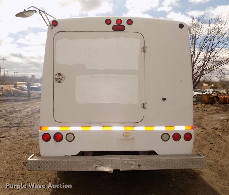 image for item DD2868 2004 International 4200 liquid distributor truck