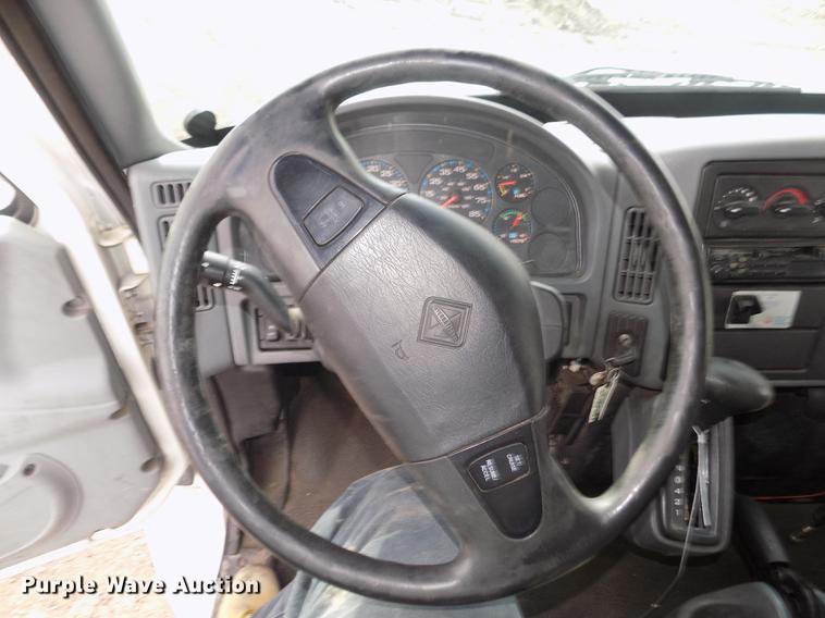 image for item DD2868 2004 International 4200 liquid distributor truck