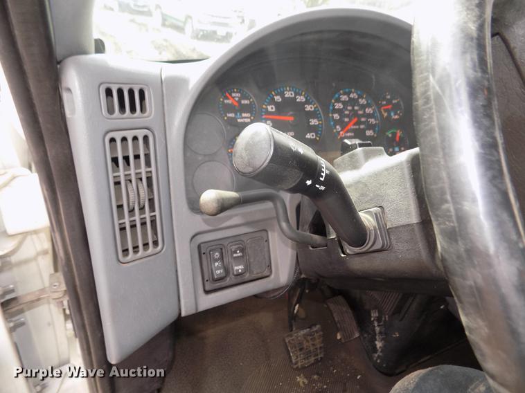 image for item DD2868 2004 International 4200 liquid distributor truck