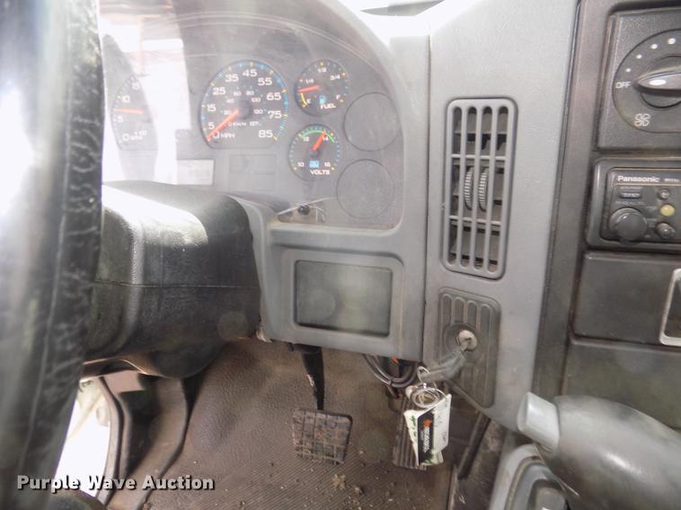 image for item DD2868 2004 International 4200 liquid distributor truck