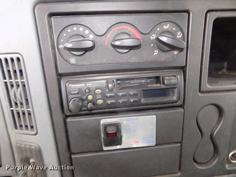 image for item DD2868 2004 International 4200 liquid distributor truck