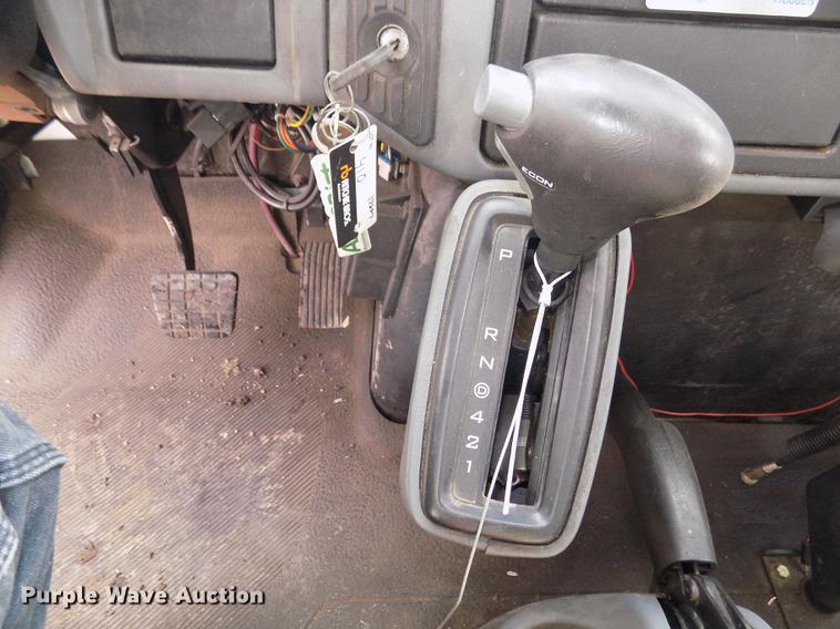 image for item DD2868 2004 International 4200 liquid distributor truck