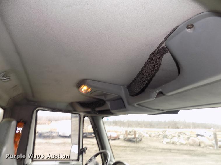 image for item DD2868 2004 International 4200 liquid distributor truck