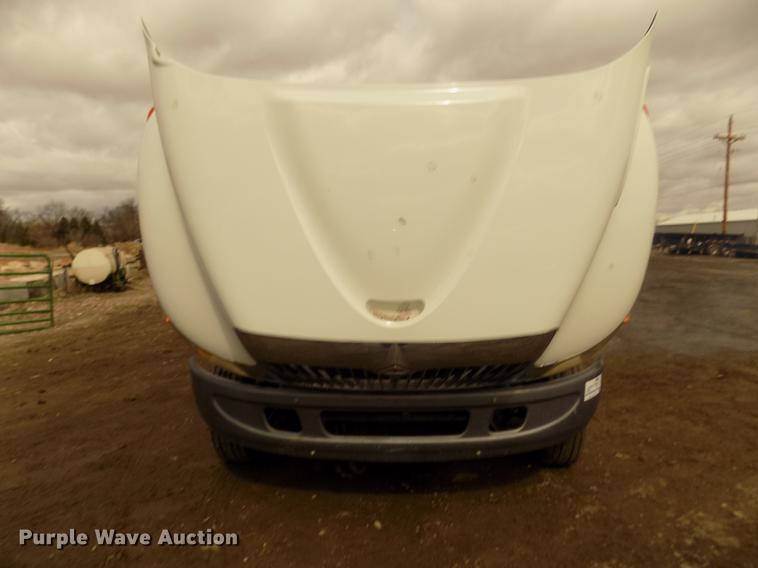 image for item DD2868 2004 International 4200 liquid distributor truck