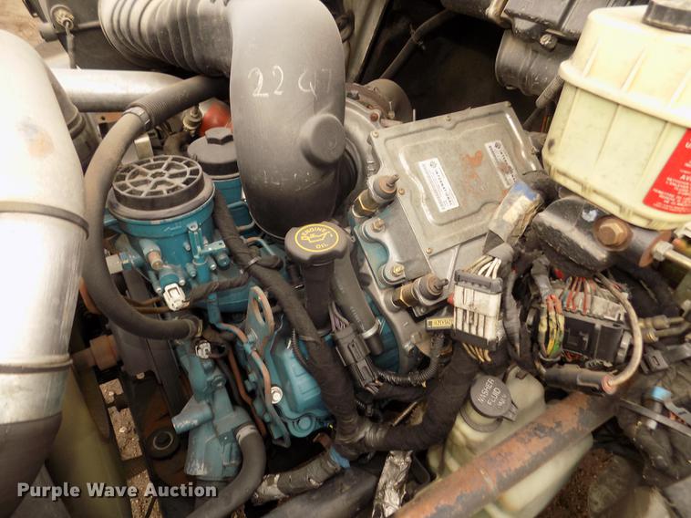 image for item DD2868 2004 International 4200 liquid distributor truck