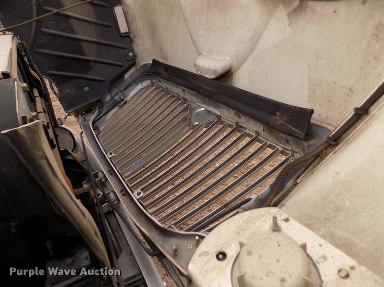 image for item DD2868 2004 International 4200 liquid distributor truck