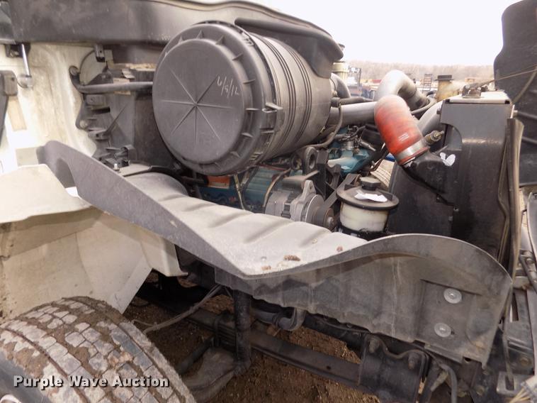 image for item DD2868 2004 International 4200 liquid distributor truck