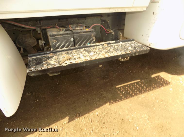 image for item DD2868 2004 International 4200 liquid distributor truck