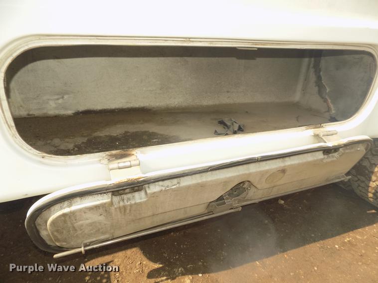 image for item DD2868 2004 International 4200 liquid distributor truck