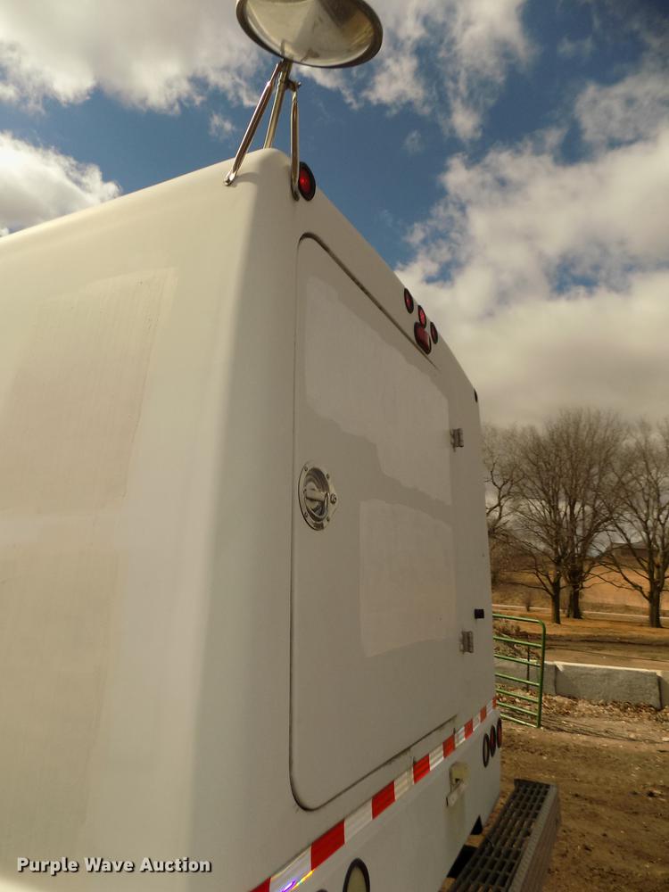 image for item DD2868 2004 International 4200 liquid distributor truck