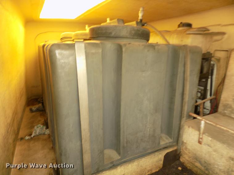 image for item DD2868 2004 International 4200 liquid distributor truck