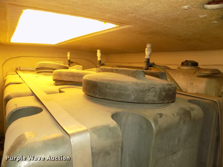 image for item DD2868 2004 International 4200 liquid distributor truck