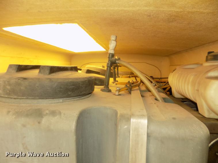 image for item DD2868 2004 International 4200 liquid distributor truck