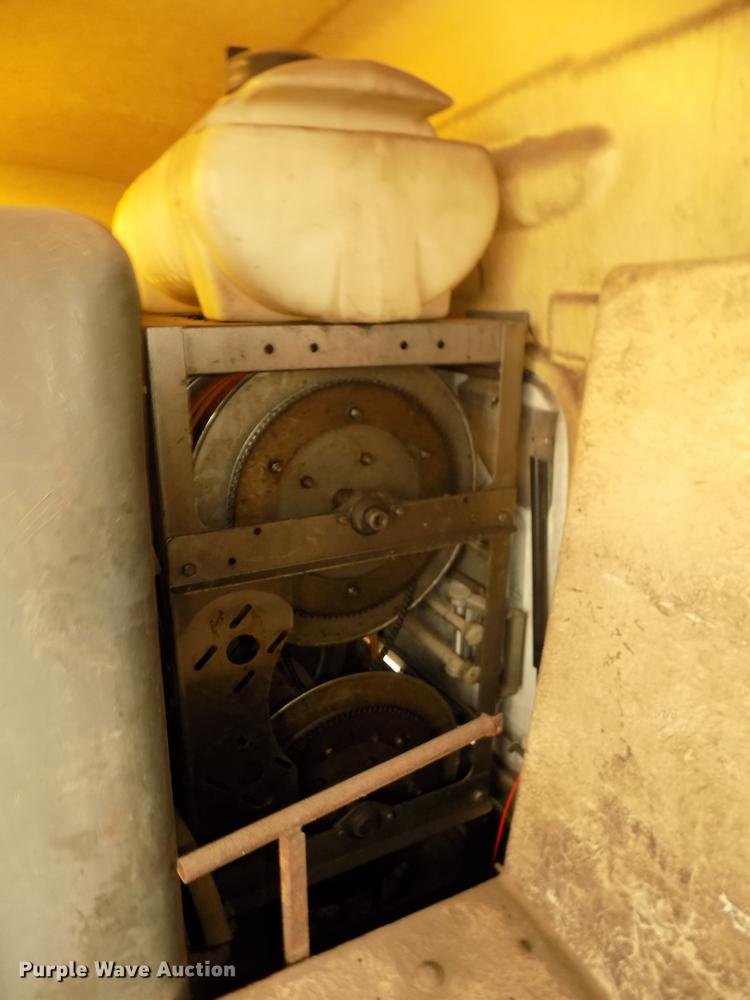 image for item DD2868 2004 International 4200 liquid distributor truck