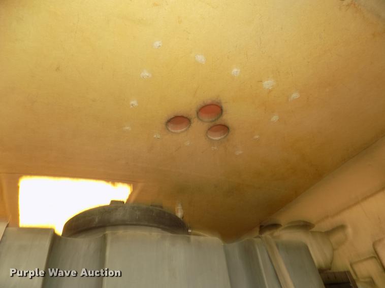 image for item DD2868 2004 International 4200 liquid distributor truck