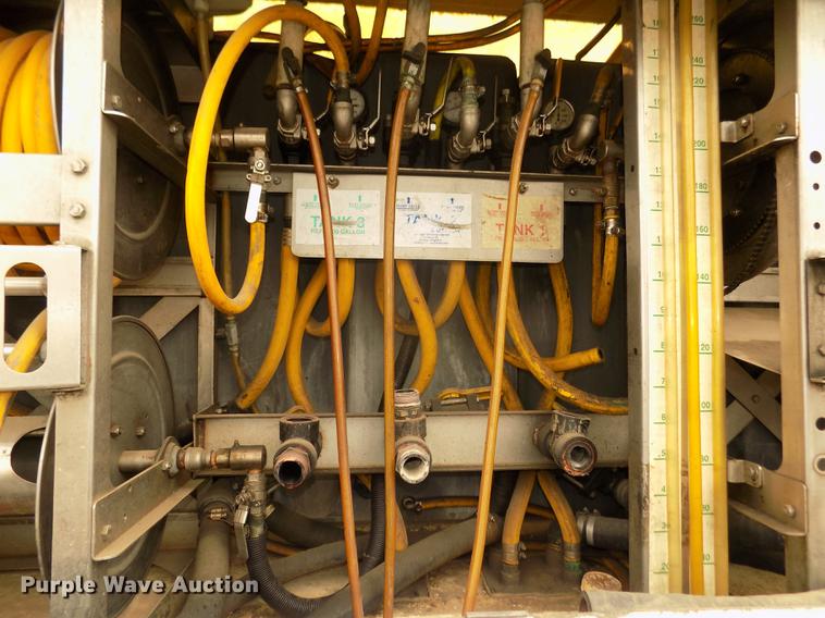 image for item DD2868 2004 International 4200 liquid distributor truck