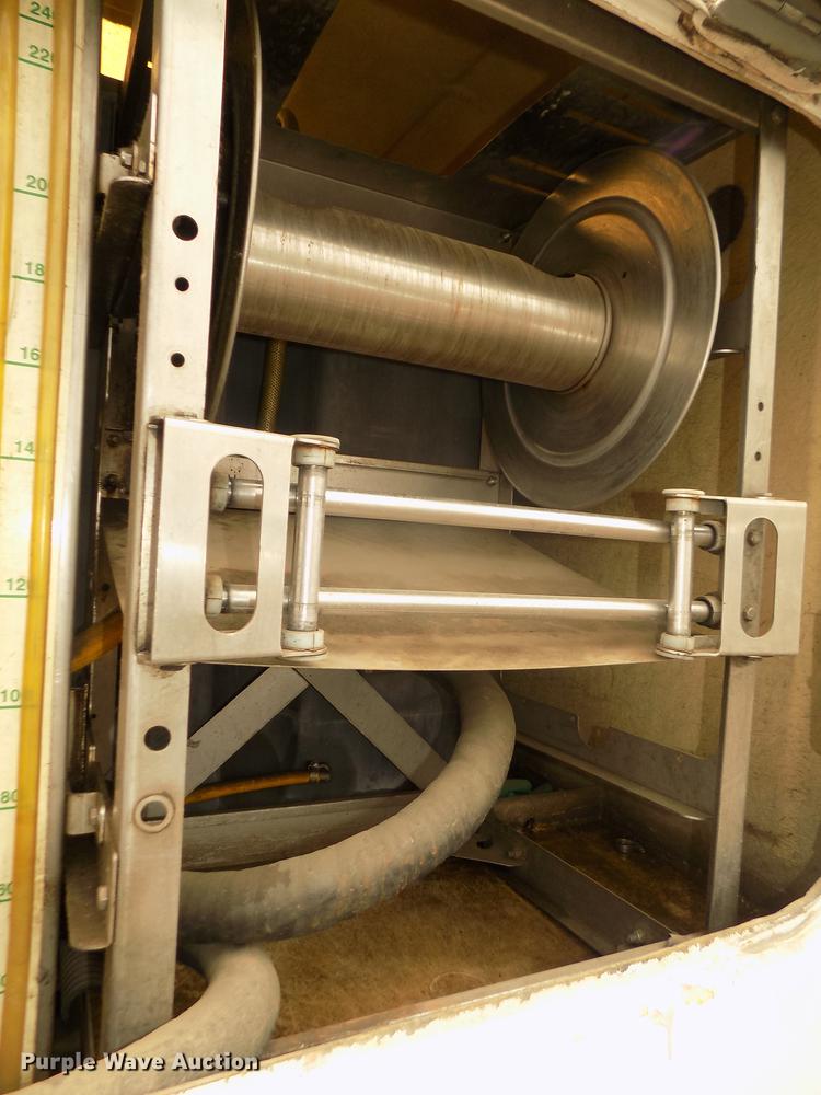 image for item DD2868 2004 International 4200 liquid distributor truck