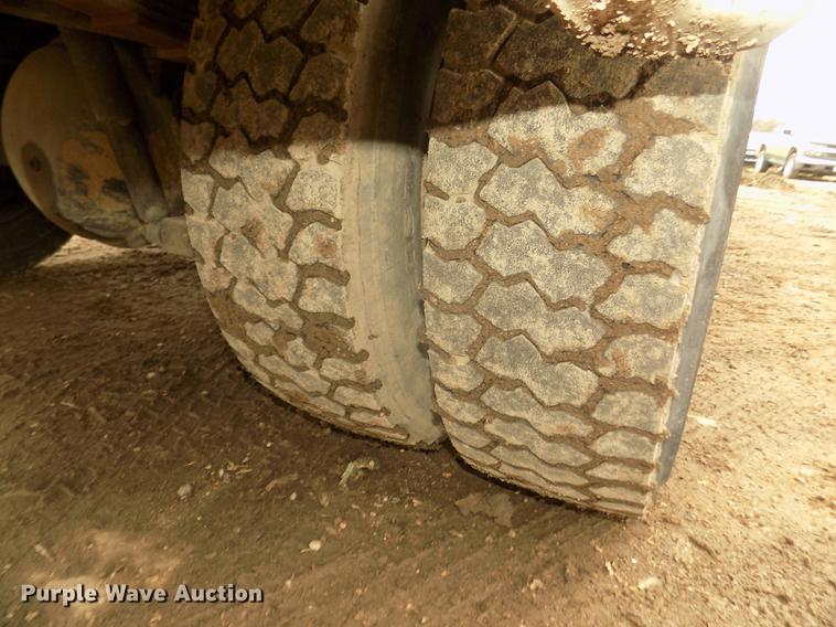 image for item DD2868 2004 International 4200 liquid distributor truck