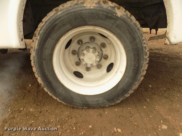 image for item DD2868 2004 International 4200 liquid distributor truck