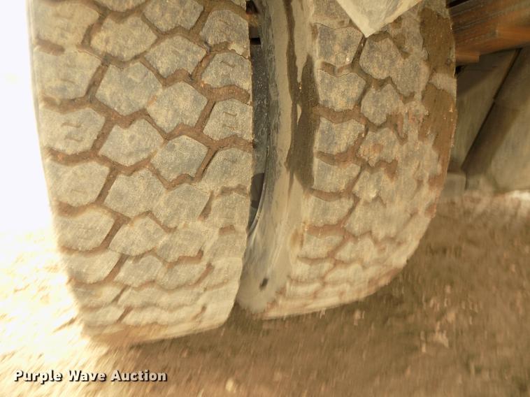 image for item DD2868 2004 International 4200 liquid distributor truck