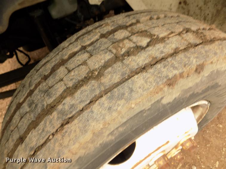 image for item DD2868 2004 International 4200 liquid distributor truck