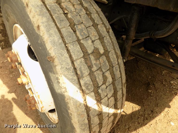 image for item DD2868 2004 International 4200 liquid distributor truck