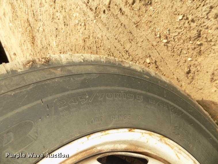 image for item DD2868 2004 International 4200 liquid distributor truck