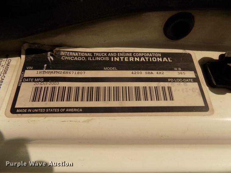 image for item DD2868 2004 International 4200 liquid distributor truck