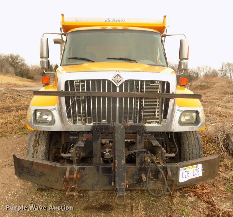 image for item DD2870 2006 International 7400 dump truck
