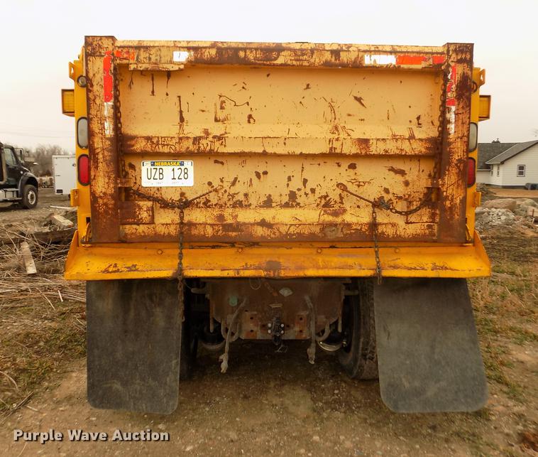 image for item DD2870 2006 International 7400 dump truck